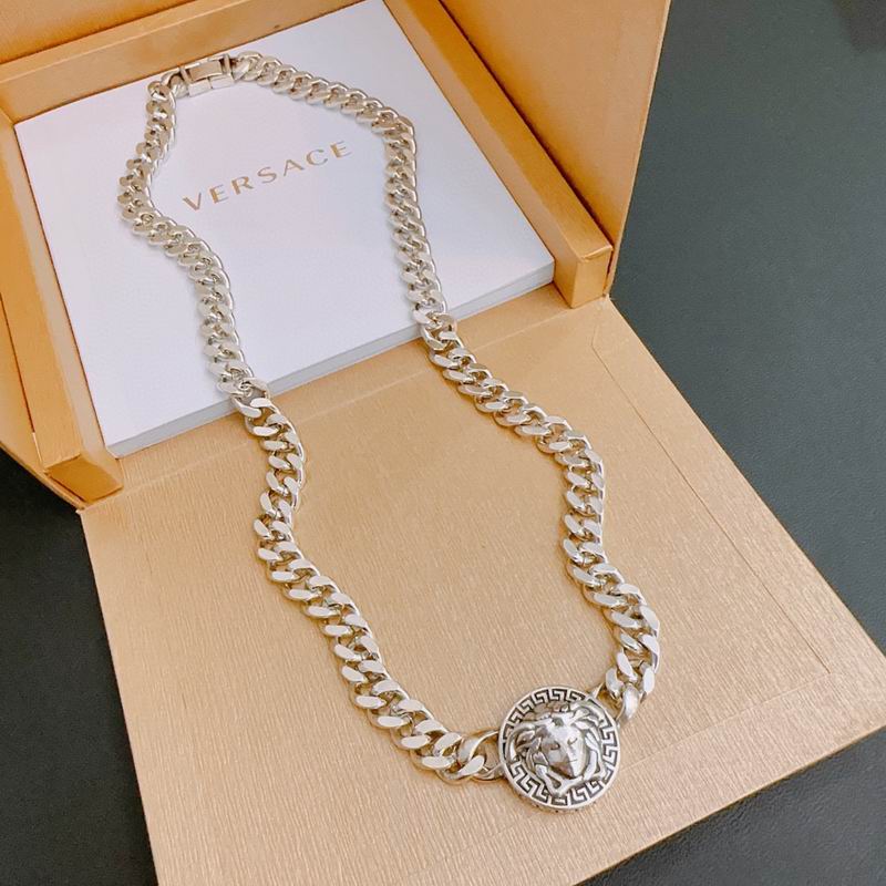 Versace necklace lyx218